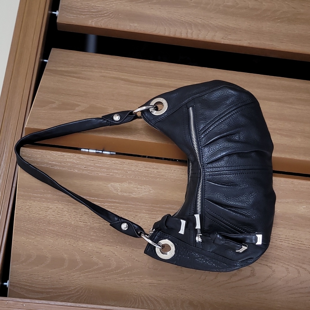 B Makowsky black leather purse